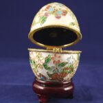 ΜΟΥΣΙΚΟ ΑΥΓΟ ΑΝΟΙΓOΜΕΝΟ ME ΠΕΤΑΛΟΥΔΕΣ CLOISONNE - Image 2